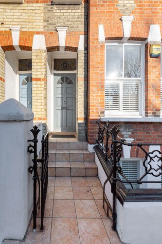 4 Stars Hotels In Hammersmith Book 4 Stars Hammersmith - 