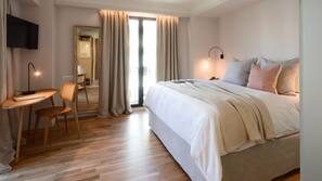 Premium bedding, free minibar, in-room safe, desk