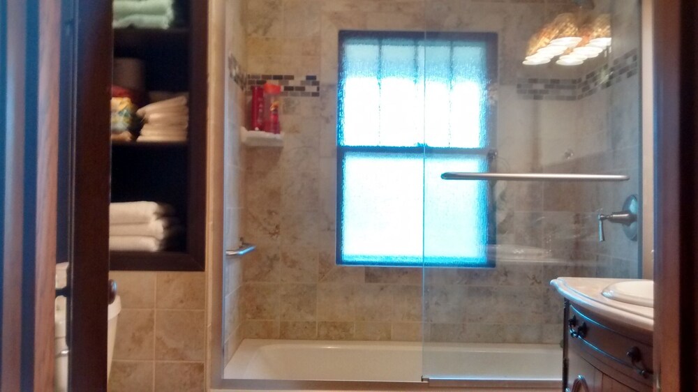 Private Room in Historical Home Near Mayo Clinic Deals & Reviews