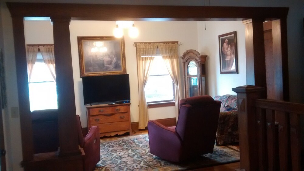 Private Room in Historical Home Near Mayo Clinic Deals & Reviews