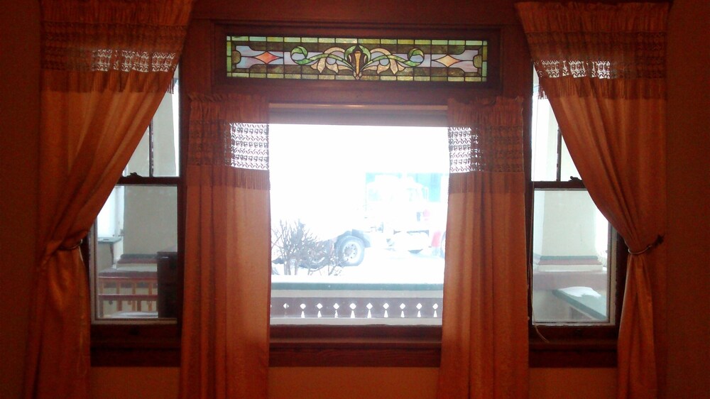 Private Room in Historical Home Near Mayo Clinic Deals & Reviews