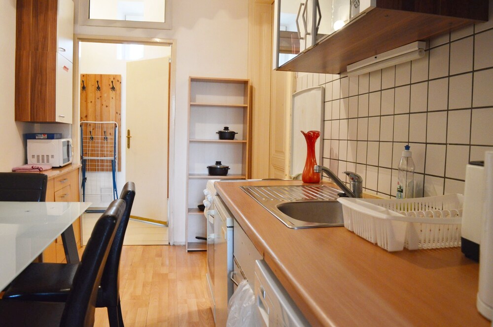 Central 3 Bedroom Apartment With 2 Baths In Vienna Hotel