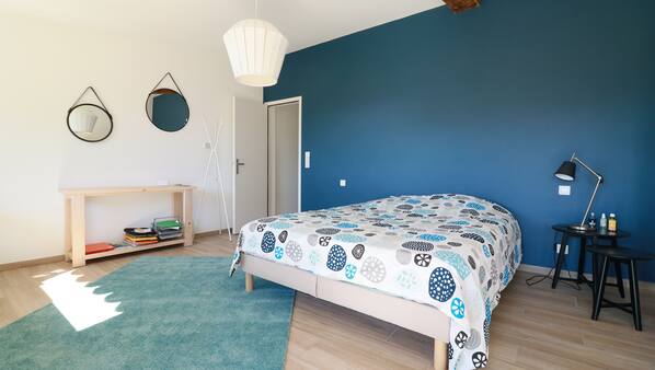 2 chambres, fer et planche à repasser, accès Internet, draps fournis