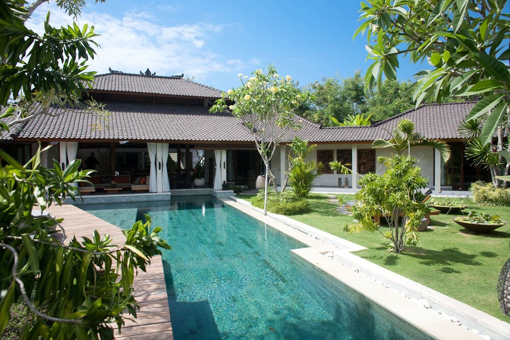 Shantika Luxury 2 Bedroom Villa Large Pool Close To Beach