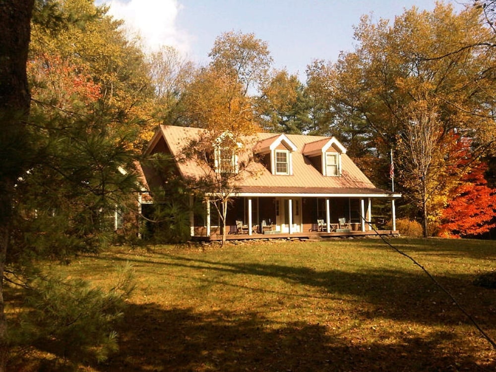 Charming and Spacious Vermont farmhouse AVAILABLE CHRISTMAS WEEK 2024