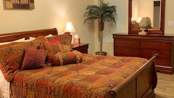 3 bedrooms, iron/ironing board, Internet, linens
