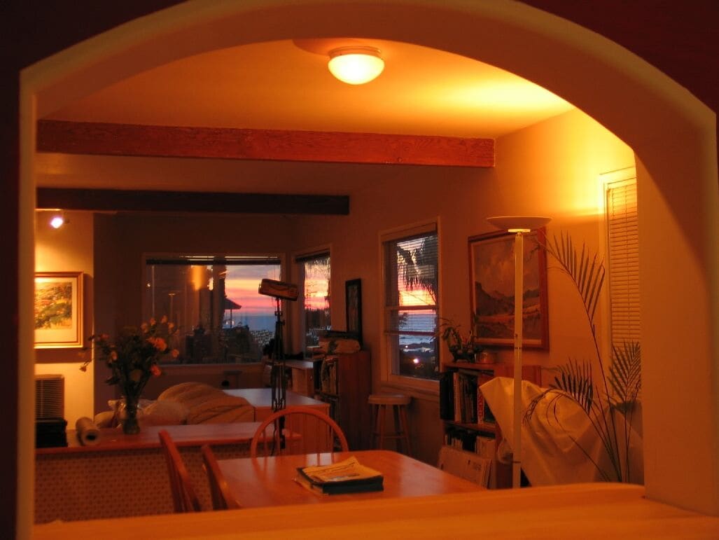 Laguna Beach Red Room Cottage Ocean View - Walk to the Beach in Laguna Beach, United States
