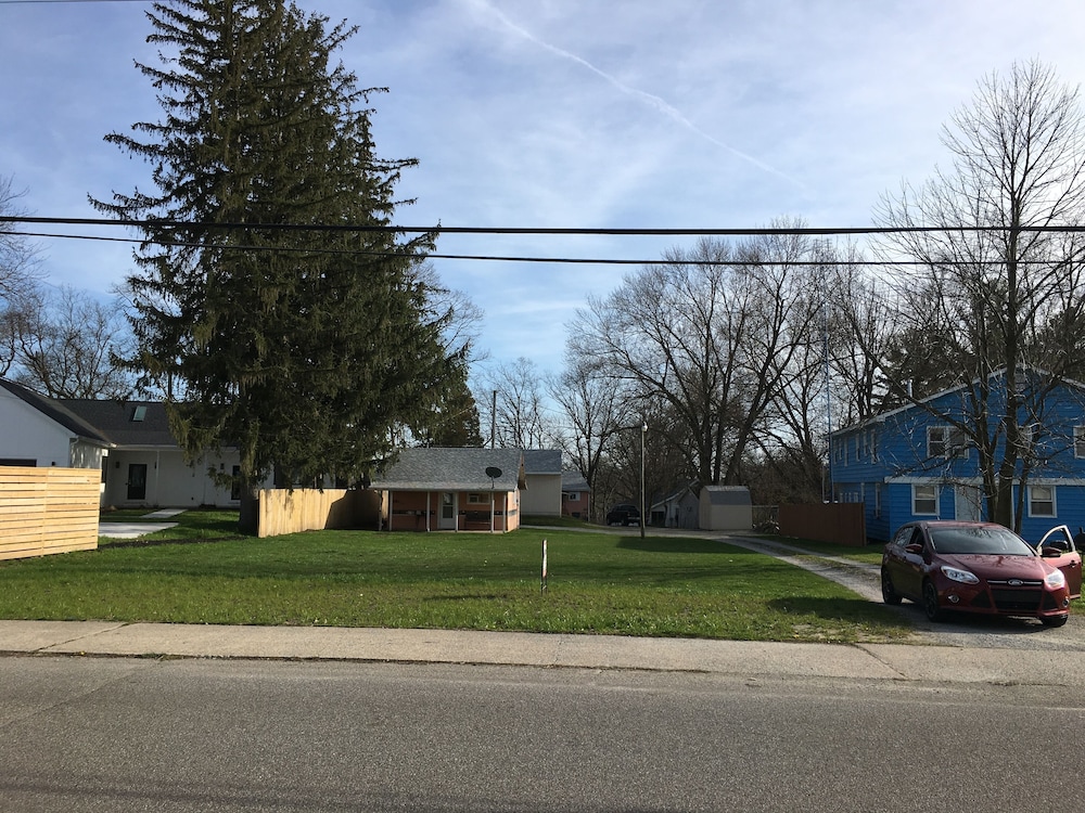 “Indiana Beach Rentals” on Shafer Lake, Near Amusement park. Boat