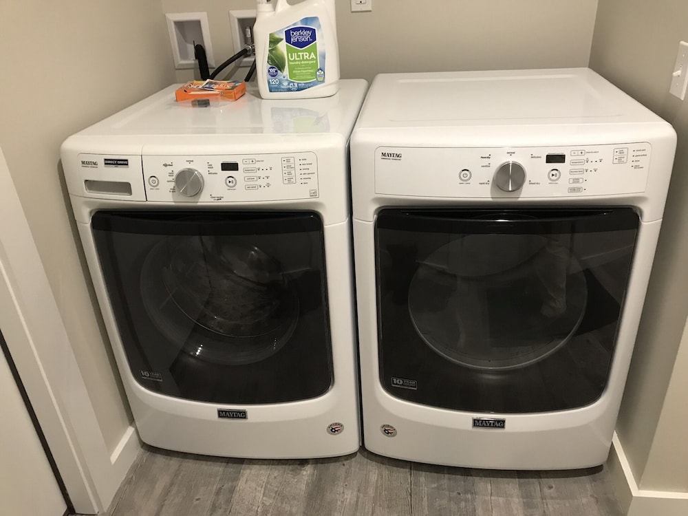 Acadia New Construction! 2nd Floor Apartment Close to Acadia, 2 Minutes