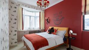 4 bedrooms, blackout drapes, free WiFi