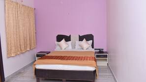 Desk, rollaway beds, bed sheets