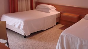 Minibar, coffre-forts dans les chambres, bureau, Wi-Fi gratuit