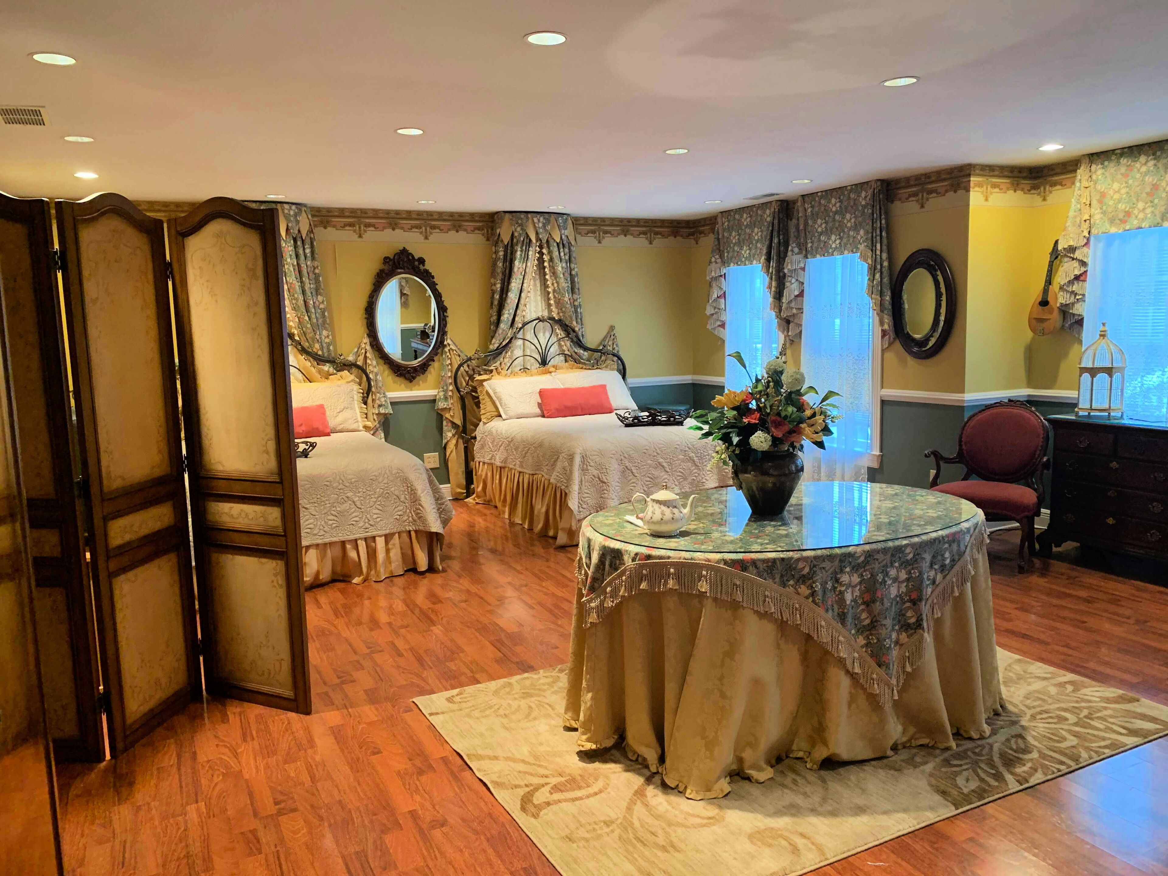 William Morris Suite at The Lake Manor in Morgantown, United States