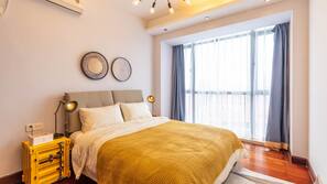 2 bedrooms, desk, blackout drapes, free WiFi
