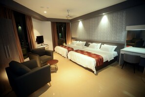 Family Suite | Desk, laptop workspace, blackout drapes, iron/ironing board