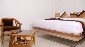 Iron/ironing board, free WiFi, linens