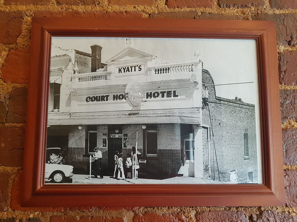 Courthouse Bar & Grill