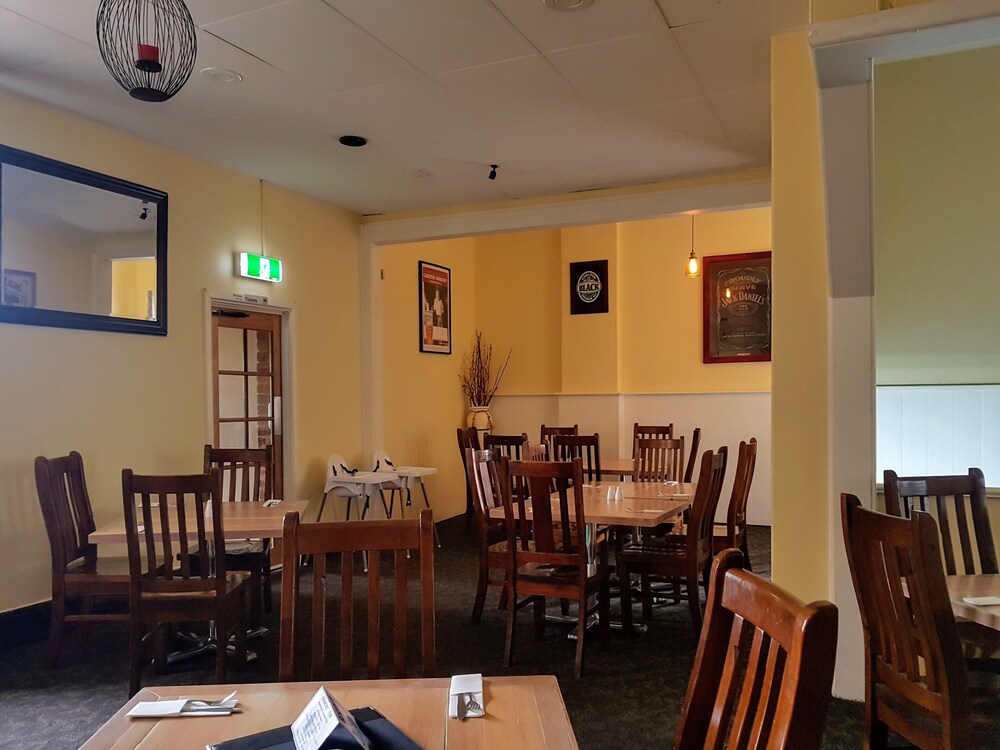 Courthouse Bar & Grill