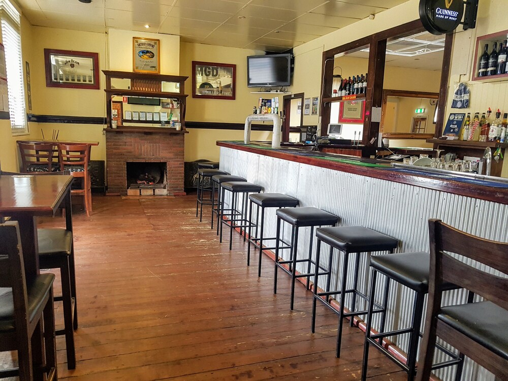 Courthouse Bar & Grill