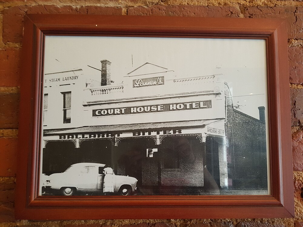 Courthouse Bar & Grill