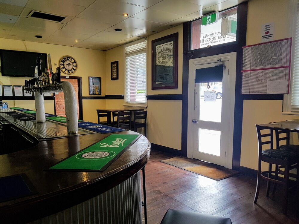 Courthouse Bar & Grill