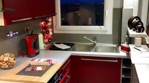 Réfrigérateur, micro-ondes, fourneau de cuisine, lave-vaisselle