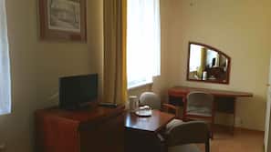 1 bedroom, desk, free WiFi, linens