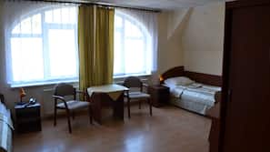1 bedroom, desk, free WiFi, linens