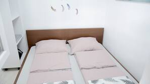Bureau, lits bébés (en supplément), Wi-Fi gratuit, draps fournis