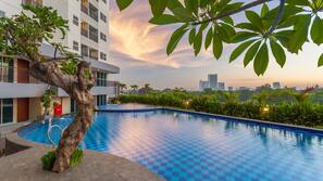Kolam renang outdoor