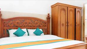4 bedrooms, blackout curtains, soundproofing, free WiFi