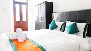 4 bedrooms, blackout curtains, soundproofing, free WiFi
