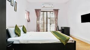 Iron/ironing board, free WiFi, linens