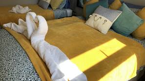 4 bedrooms, iron/ironing board, free WiFi, linens