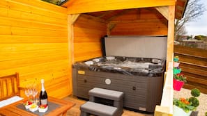 Outdoor spa bath