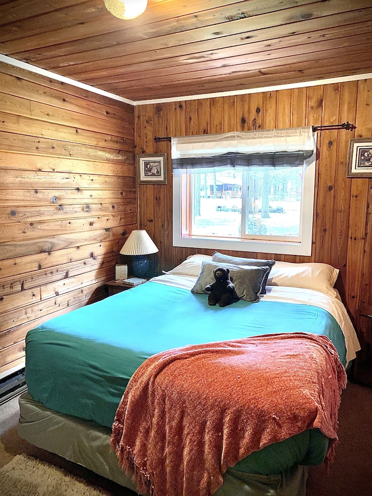 BEAUTIFUL LOG HOME - - 10 MINS TO GLACIER NATIONAL PARK! 