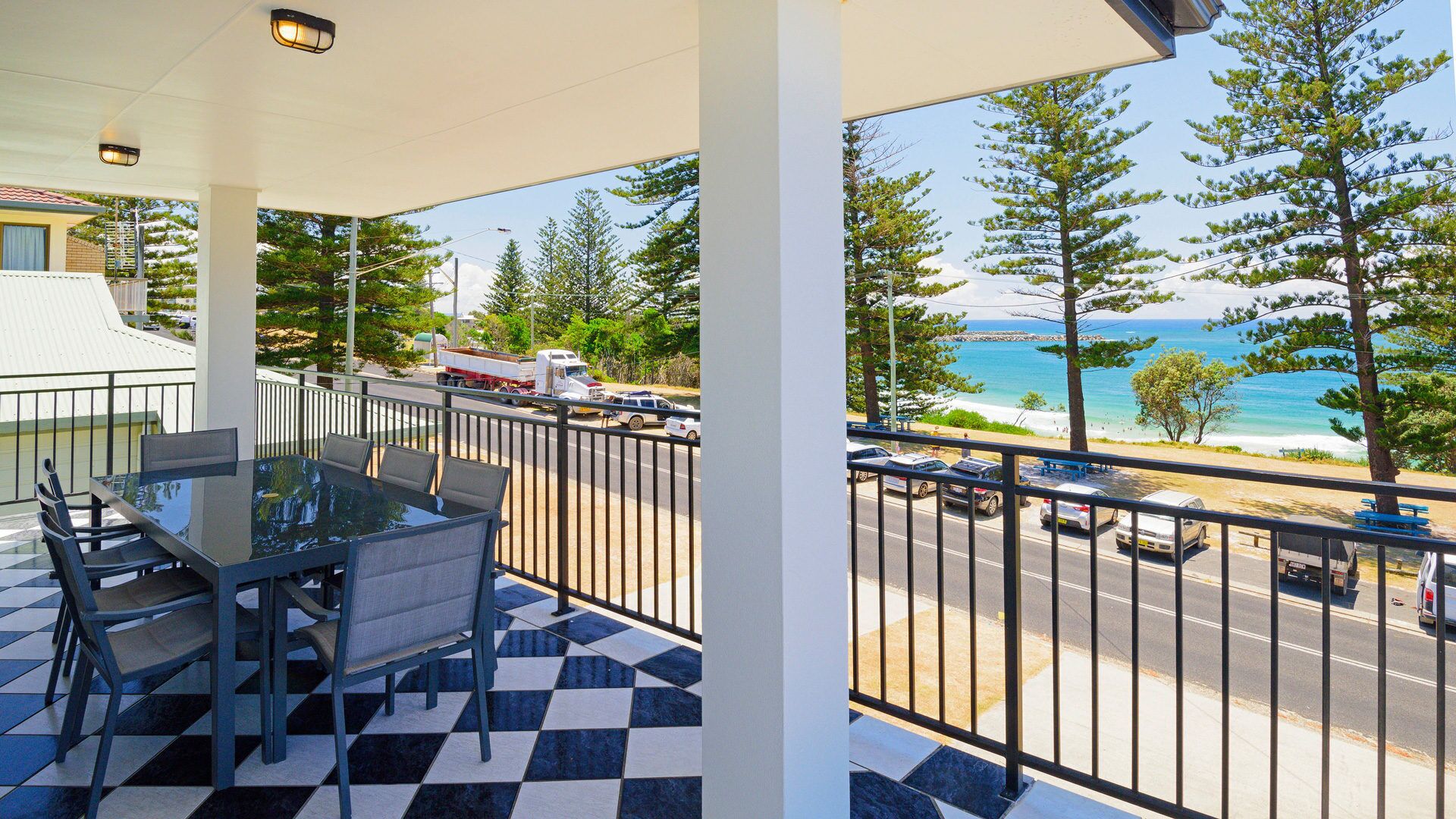 Arcoola 1 - Overlooking Main Beach
