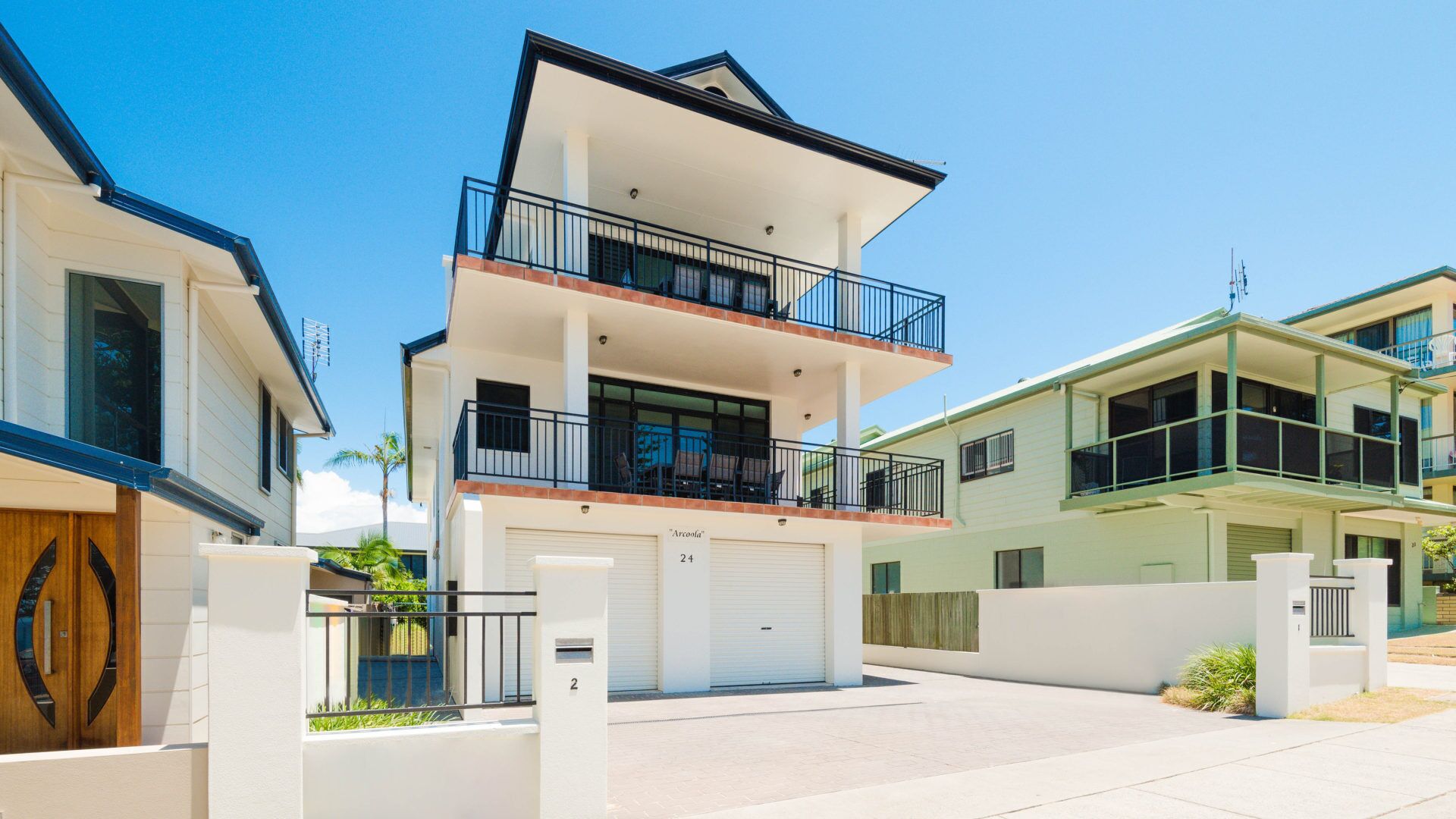 Arcoola 1 - Overlooking Main Beach