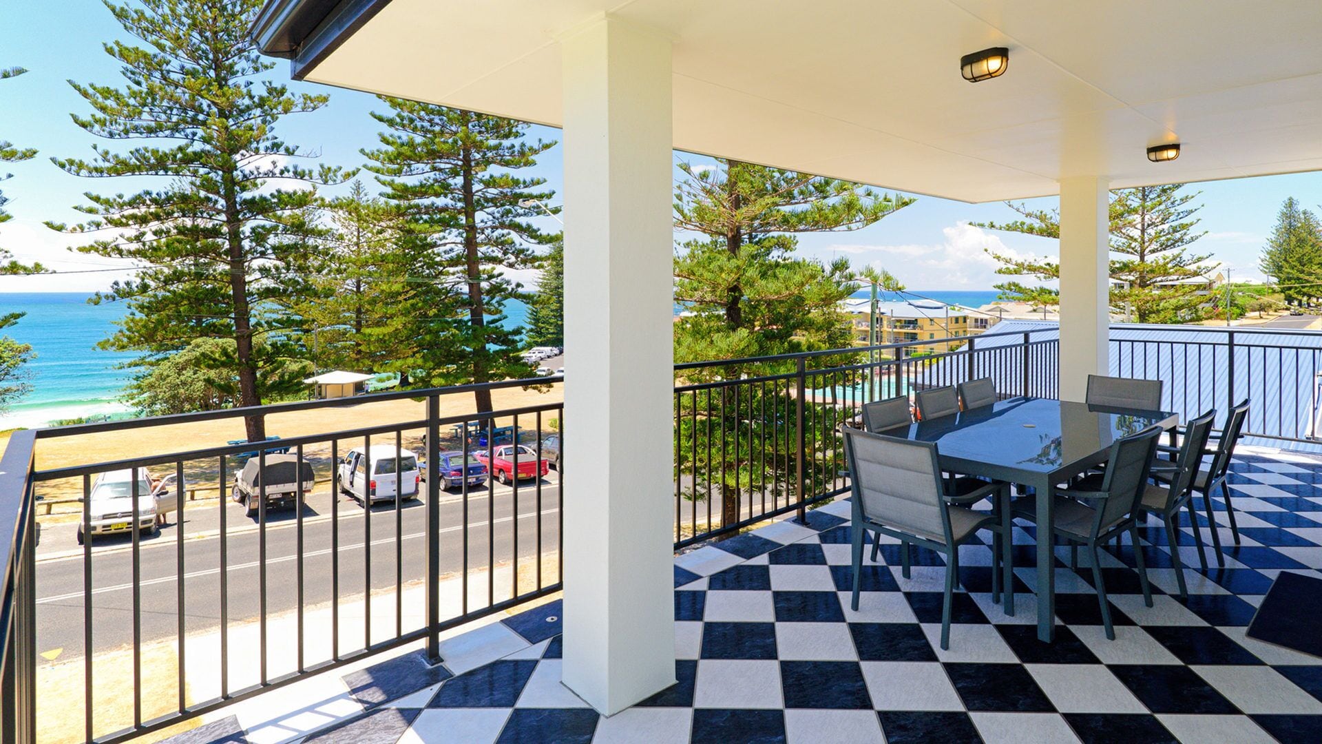 Arcoola 1 - Overlooking Main Beach