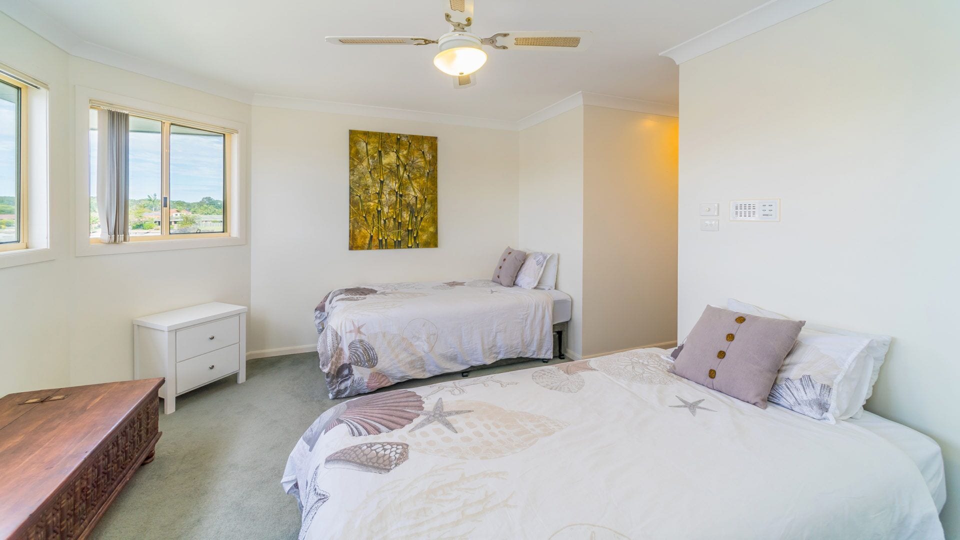 Ponderosa - dog Friendly Waterfront Home