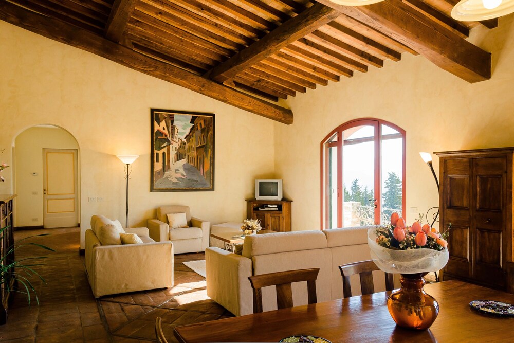 Spacious Apartment 2 Bedrooms 2 Bathrooms Swimming Pool