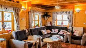 Fernseher, Kamin, DVD-Player