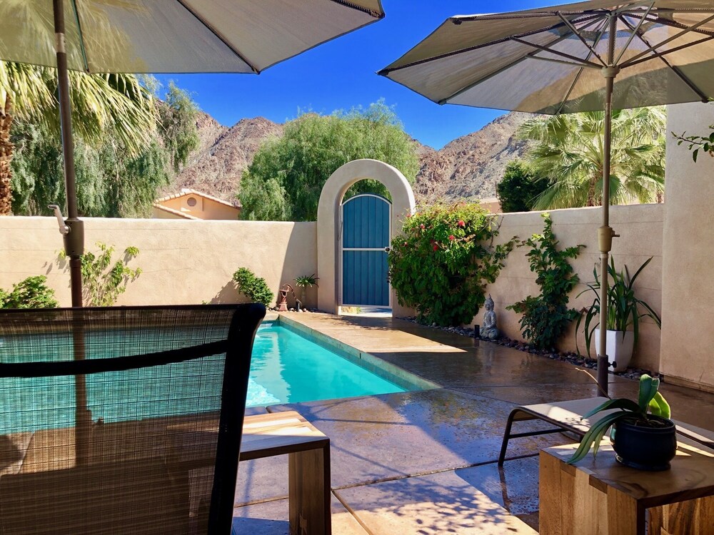 Beautiful 3 bedroom home in La Quinta with a private pool and courtyard