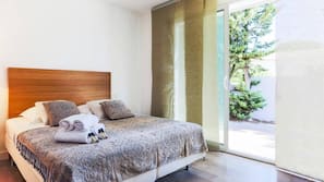 3 bedrooms, iron/ironing board, Internet, linens