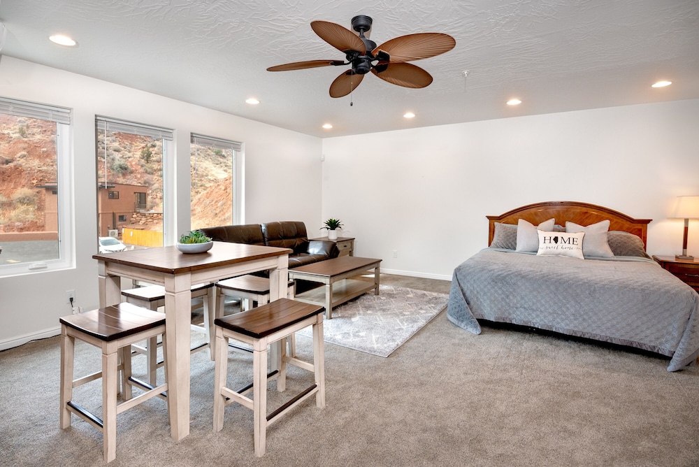 3 GREAT LOCATION, Zion National Park entrance as close as you can get