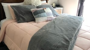 3 bedrooms, iron/ironing board, WiFi, linens