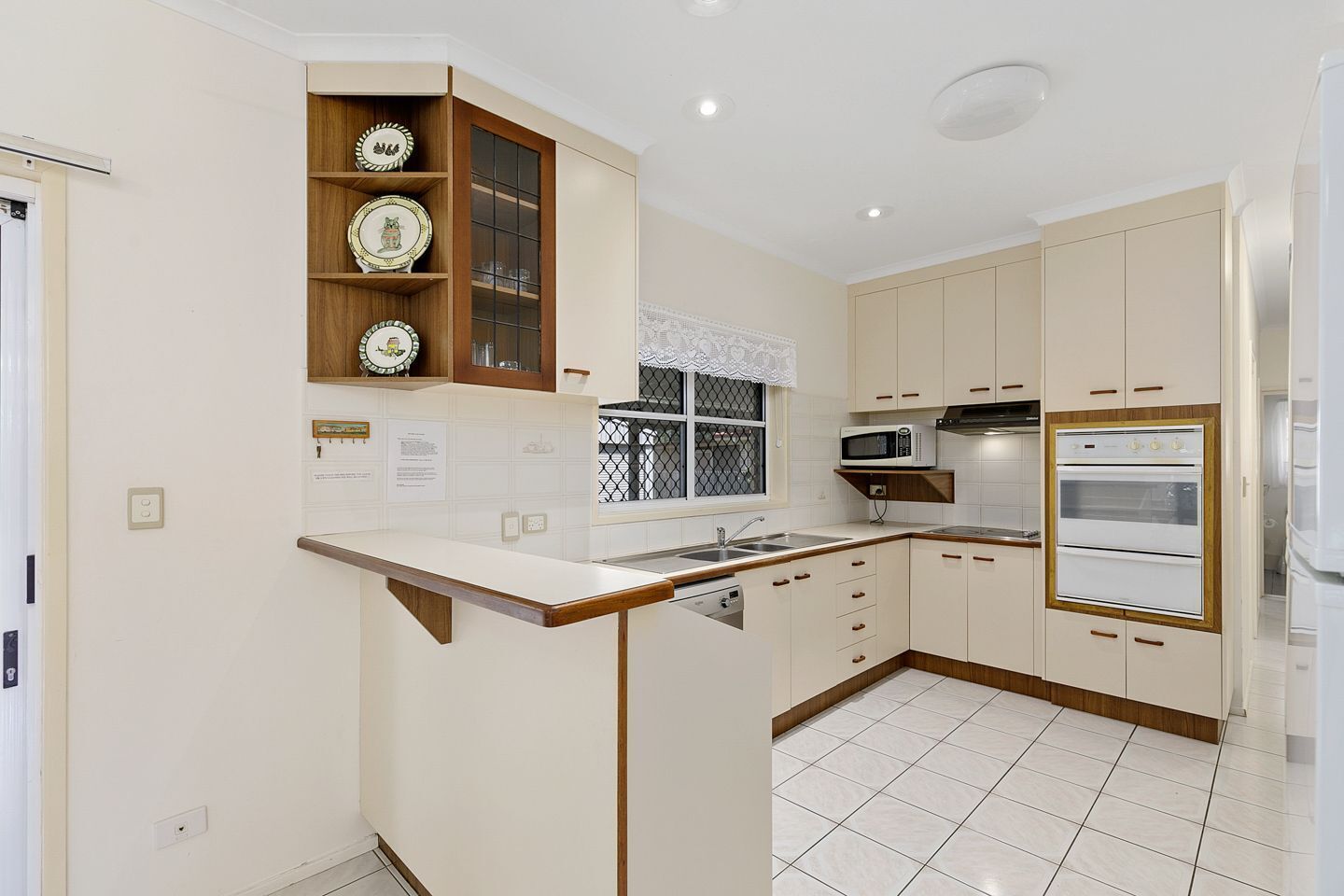 The Flappery - Burrum Heads- Close To Beach - 3br- Large Yard