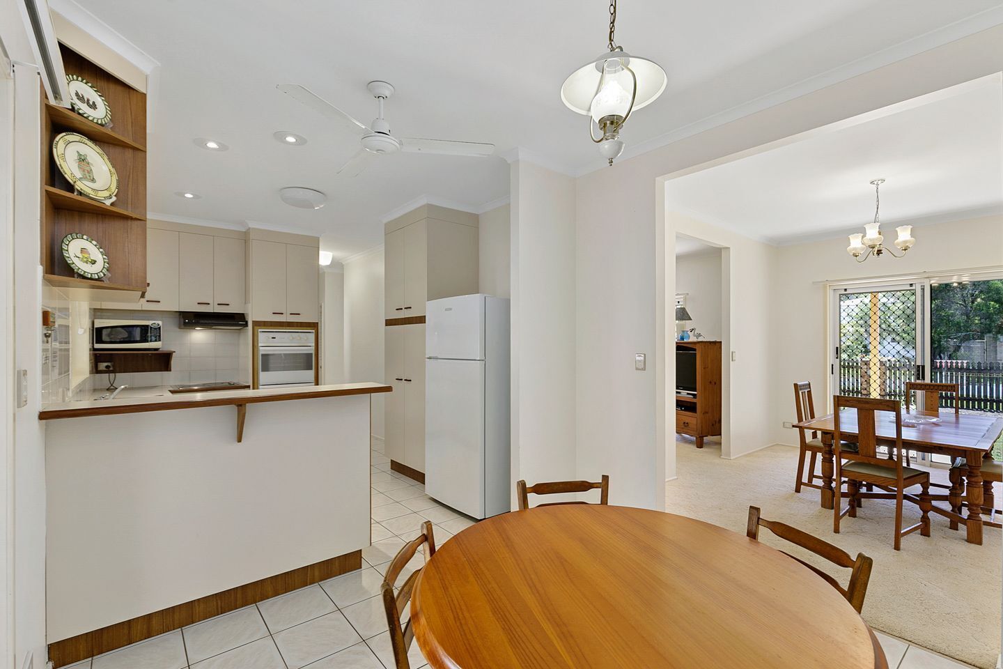 The Flappery - Burrum Heads- Close To Beach - 3br- Large Yard