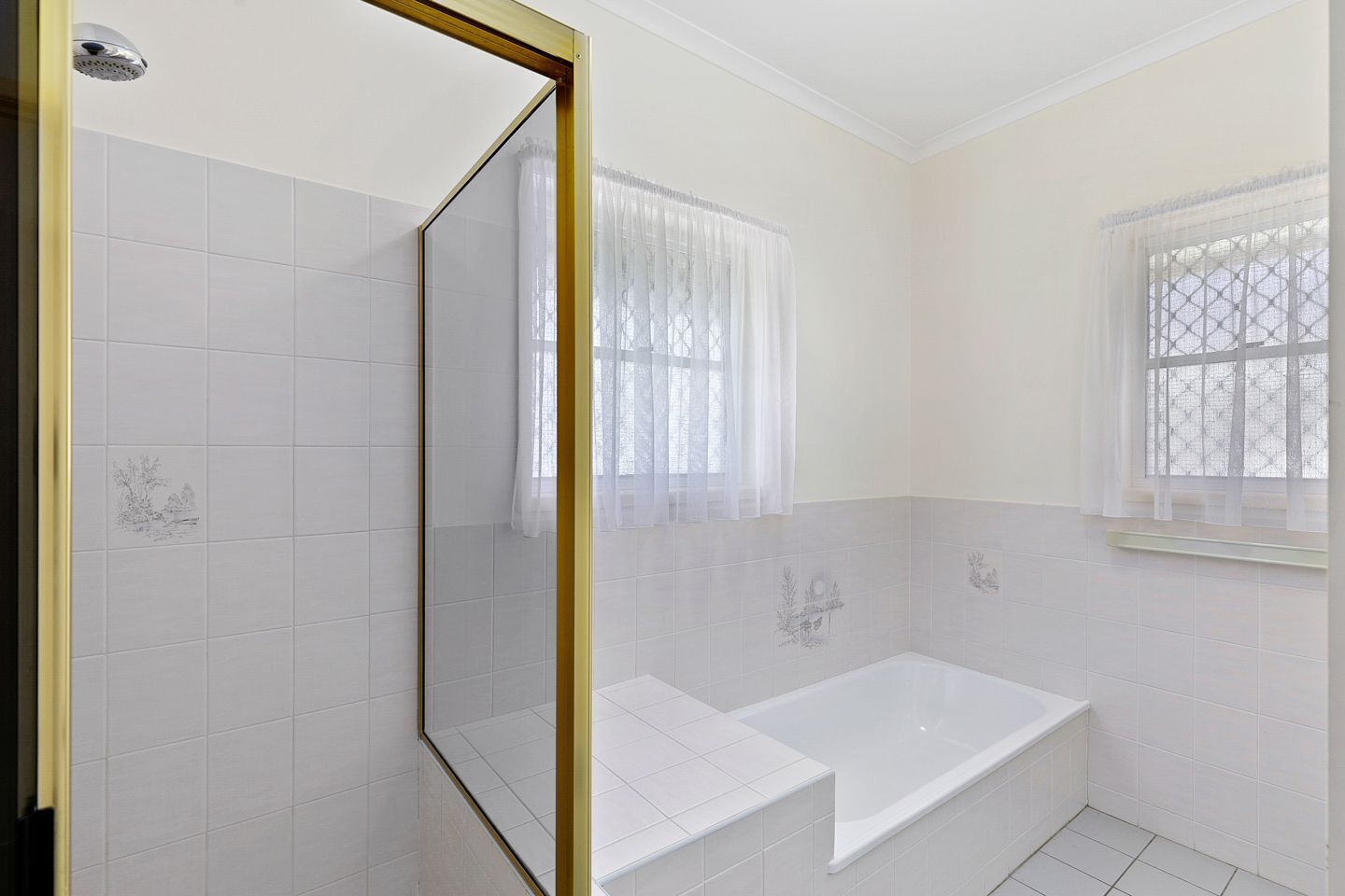 The Flappery - Burrum Heads- Close To Beach - 3br- Large Yard