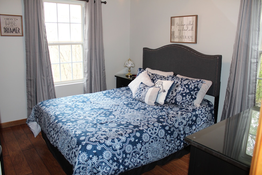 Quite Cabin in Lake Cumberland Resort Burnside, KY. Screened Porches